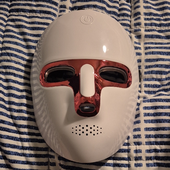 LED Facial Mask - Picture 1 of 4